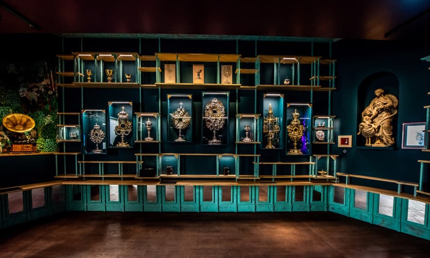 Een wonderkamer met zilver en juwelen in het Diva Museum kennisbank Zilver.nl